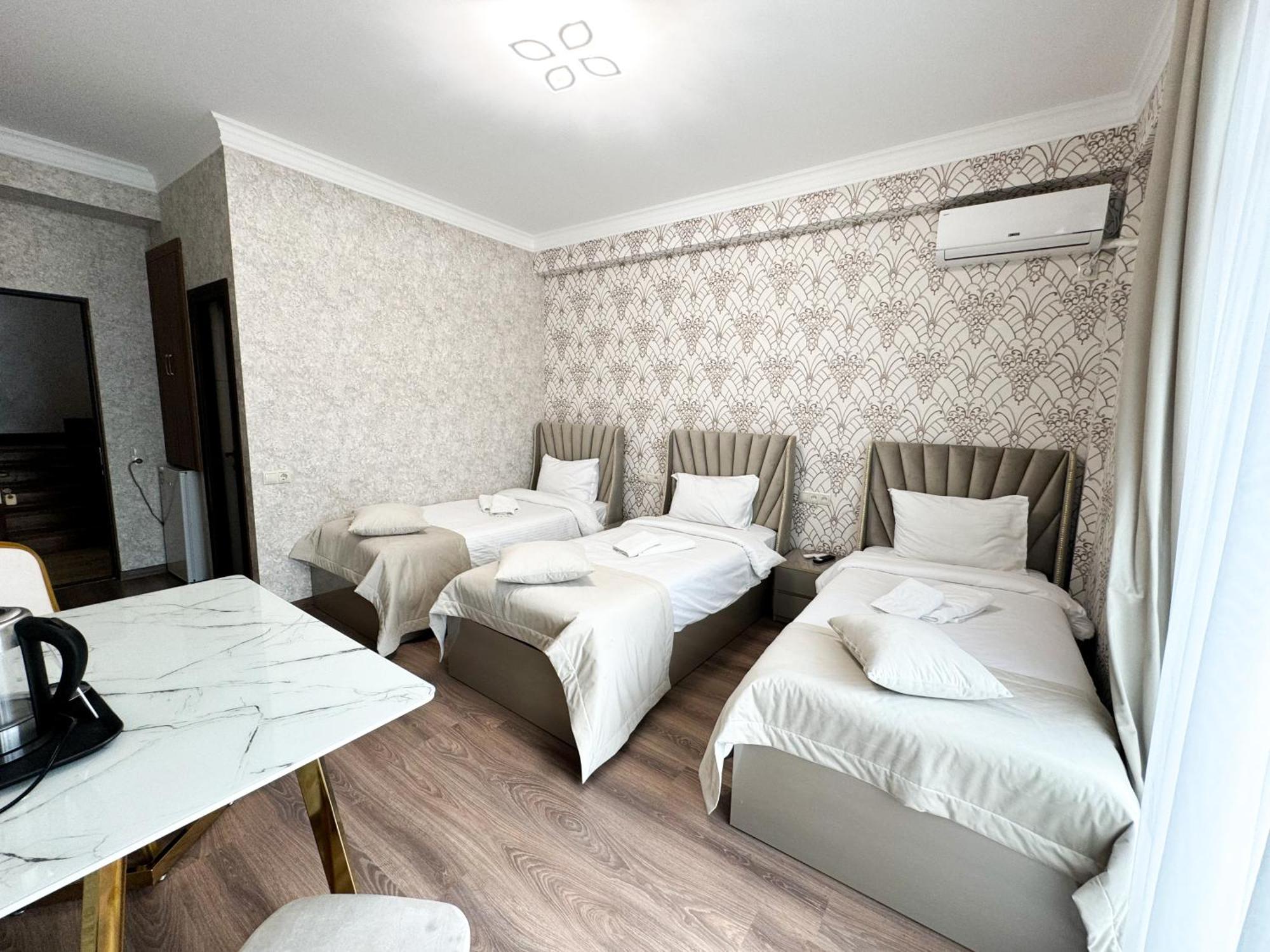 Armenia Hotel Yerevan Exterior photo
