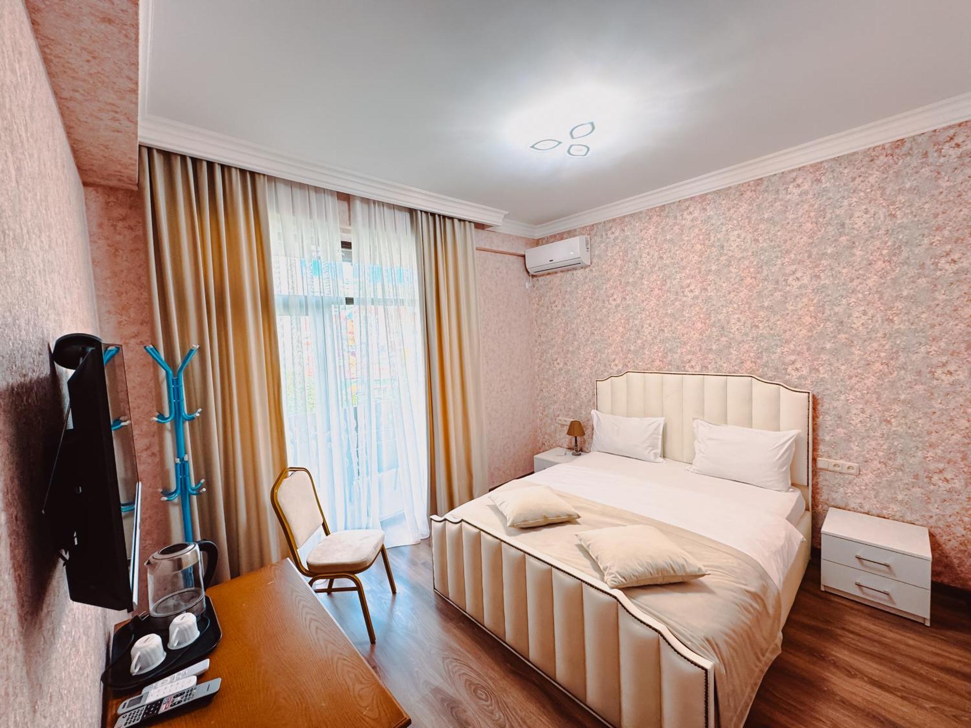 Armenia Hotel Yerevan Exterior photo