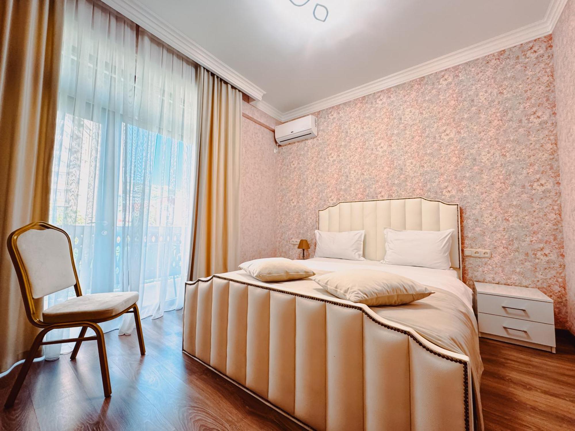 Armenia Hotel Yerevan Exterior photo