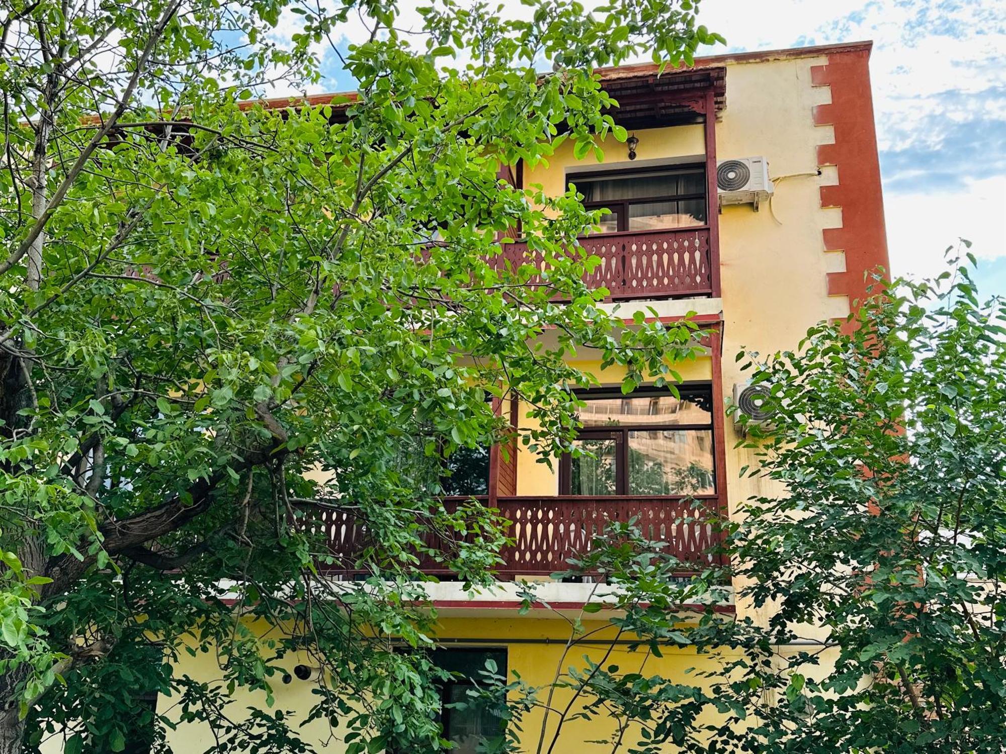 Armenia Hotel Yerevan Exterior photo