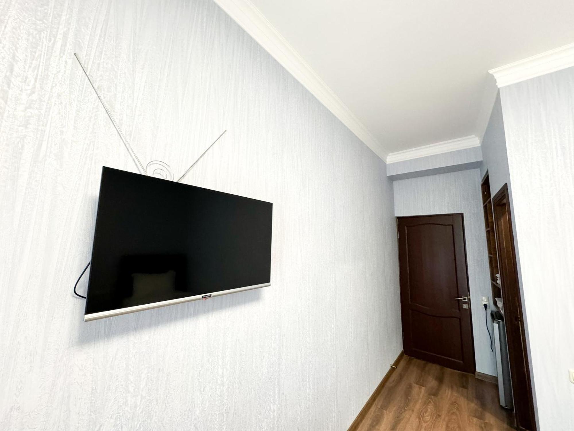Armenia Hotel Yerevan Exterior photo
