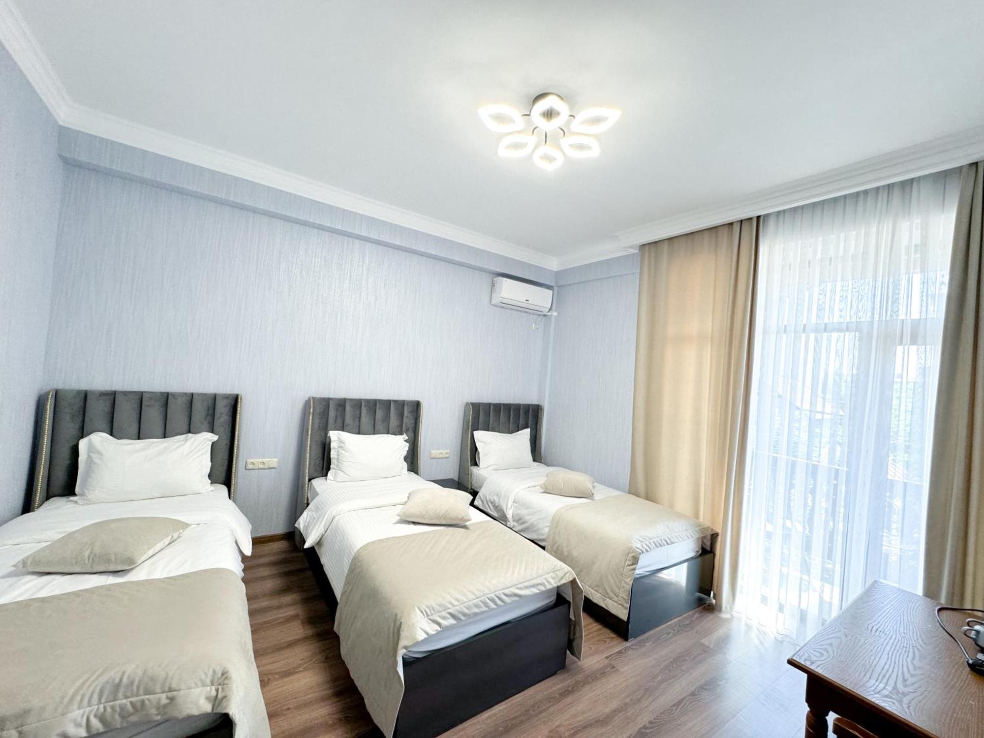 Armenia Hotel Yerevan Exterior photo