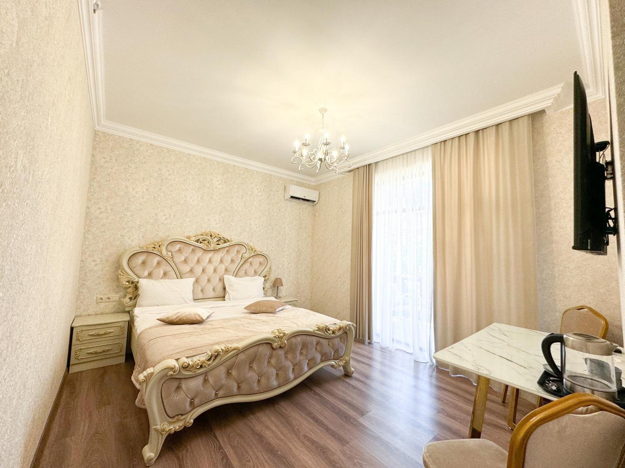 Armenia Hotel Yerevan Exterior photo